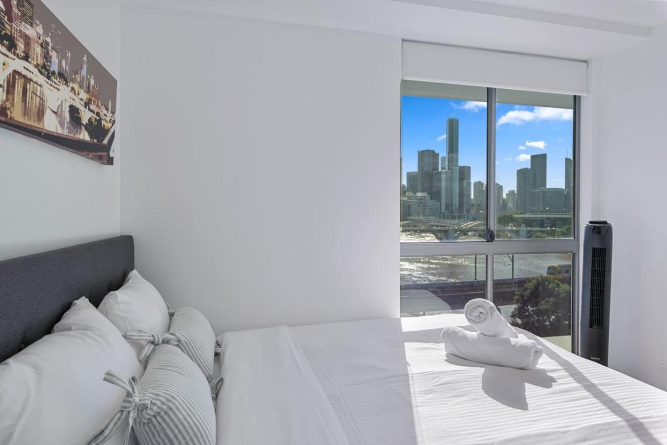 Cbd Modern 3bed Panoramic River View, 2cars And Pool Apartment *