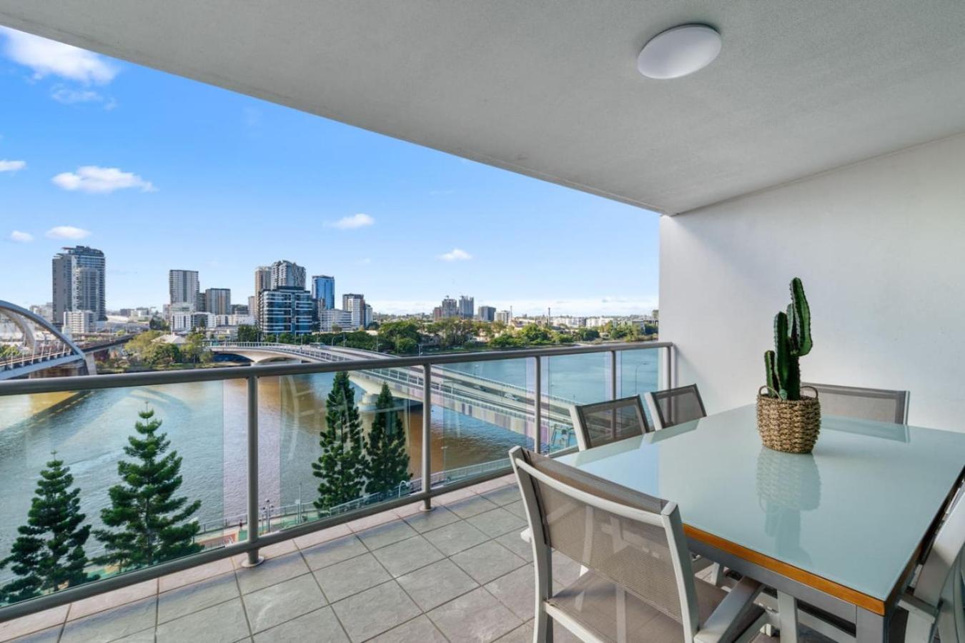 Apartment Cbd Modern 3bed Panoramic River View, 2cars And Pool *